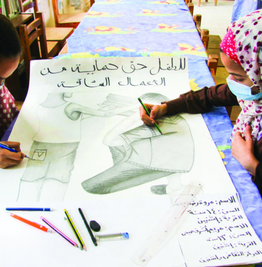 Reéalisation d'un dessin sur les Droits de l'Enfant par l'AHEED en Egypte